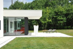Larges ouvertures sur terrasse et le parc